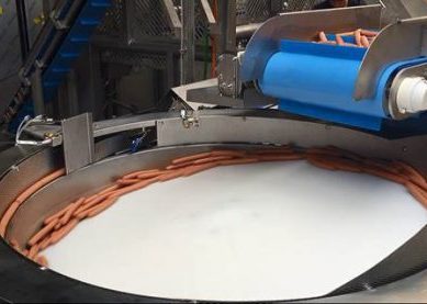 Saucisses dans machine centrifuge